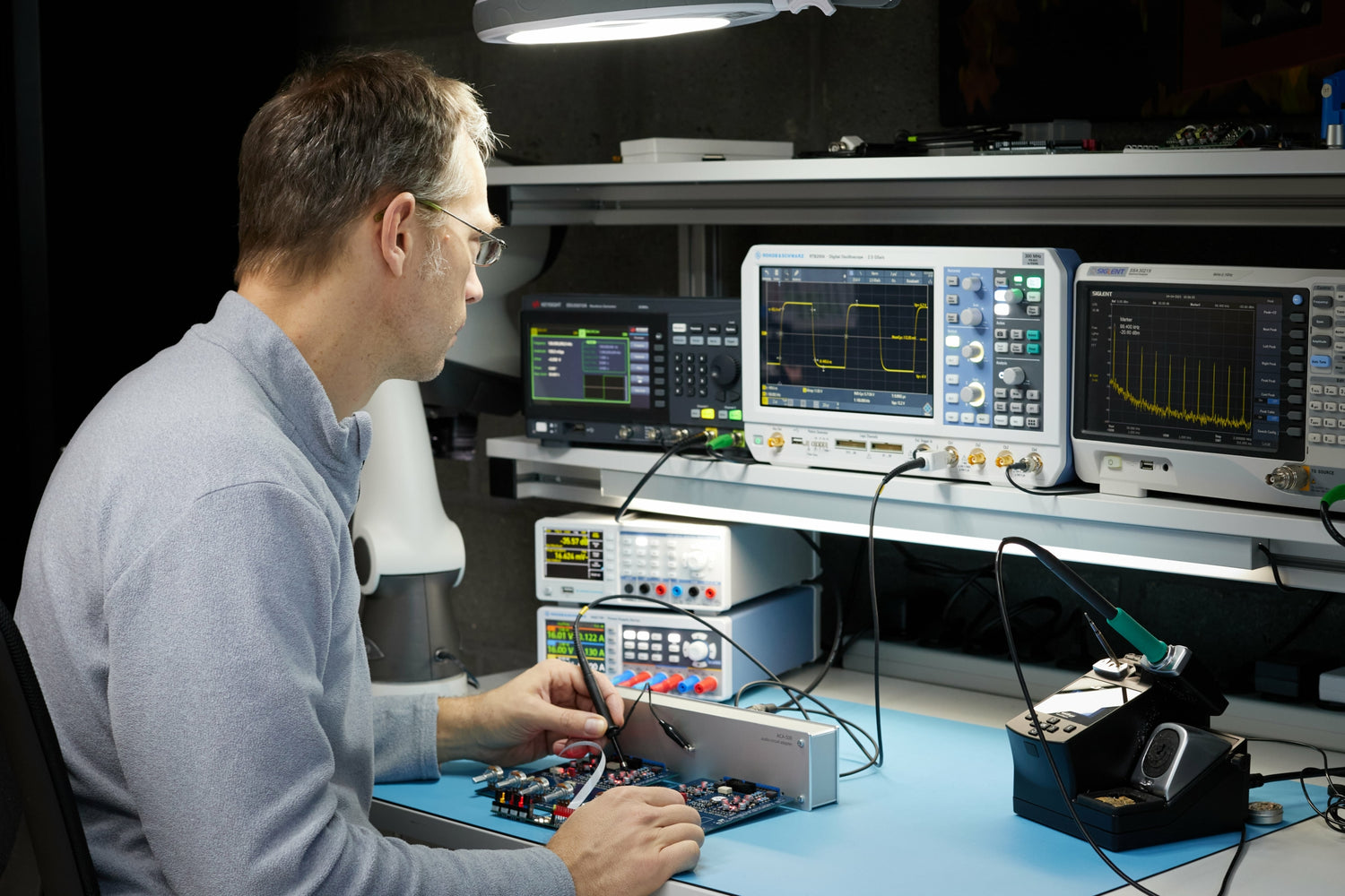 Ruben Tilgner at his development table, measuring the xpressor|neo